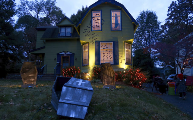 Submit Your Halloween Decorated Home In Joliet