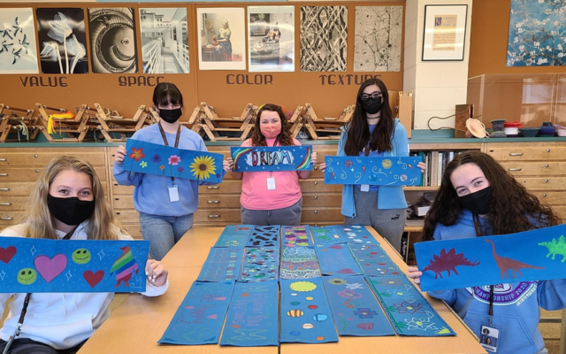 JCA National Art Honor Society Members Work with Together We Rise to Bring Beauty to Foster Kids