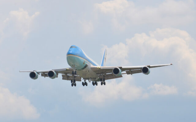 Cool Pictures of Air Force One Landing at O’Hare Airport on Wednesday