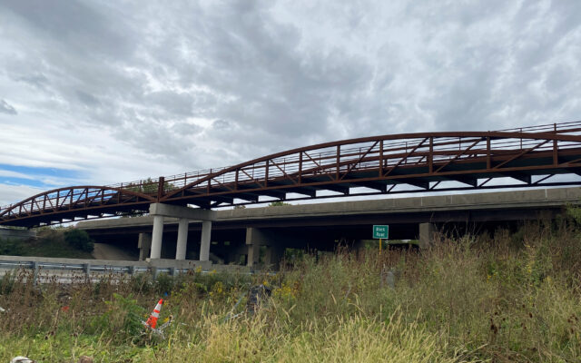 Pedestrian Bridge Installed Wednesday over I-55