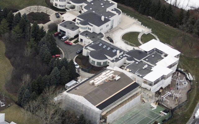 Michael Jordan’s Suburban Mansion Has Been On The Market For Ten Years