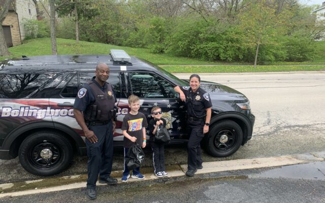 Wood View Student Wins Auction for Squad Car Ride