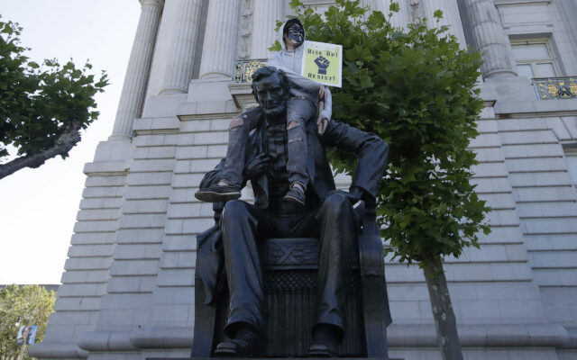 Abe Lincoln Statue In Chicago Vandalized