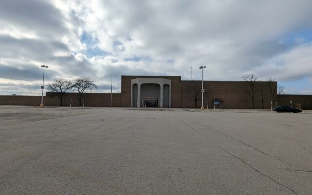 Auto group buys former Sears site