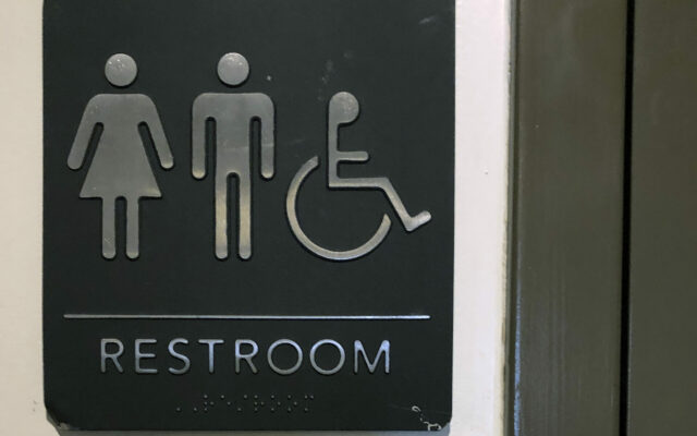 Illinois Lawmakers Advance ‘Equitable Restrooms’ Bill